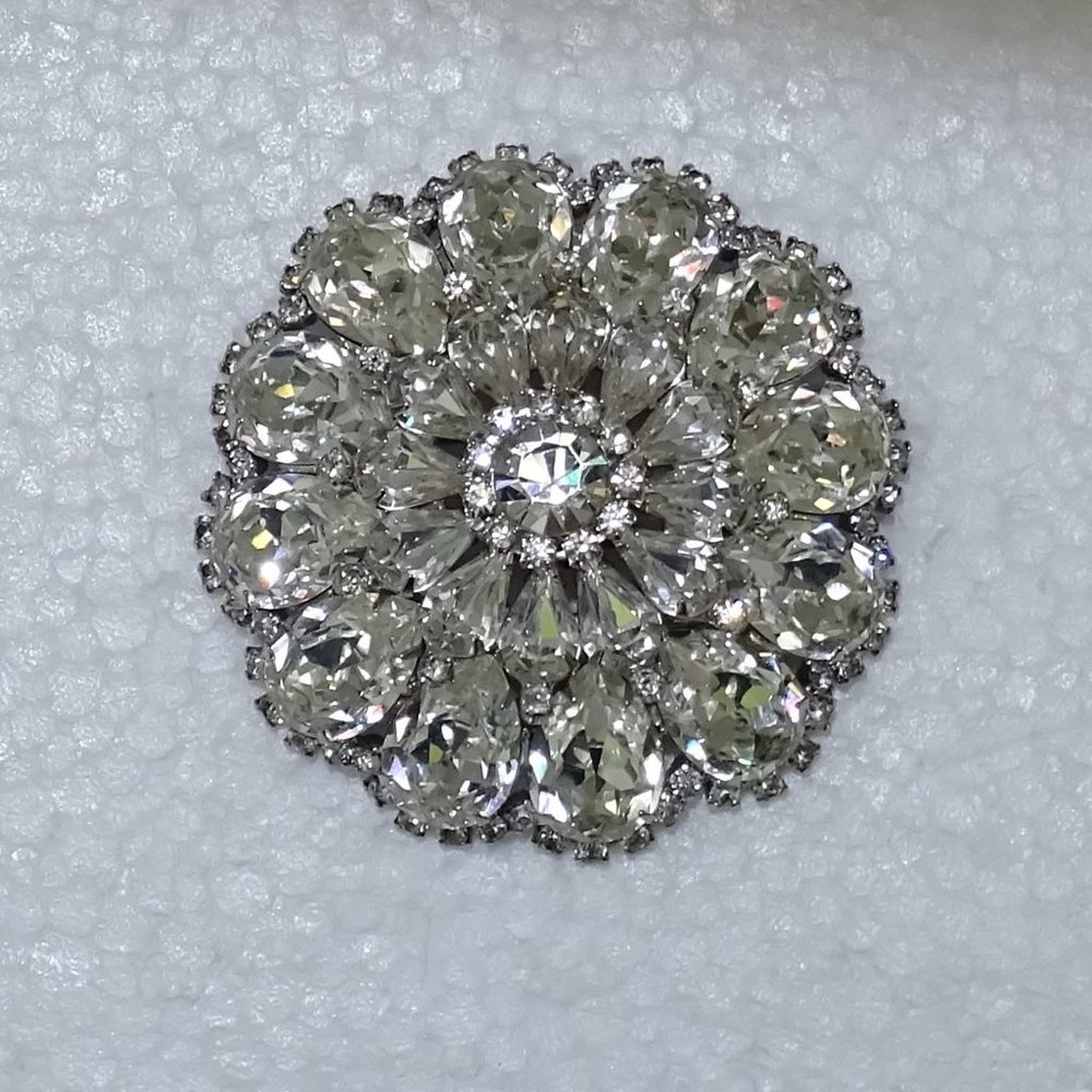 LOVELY BRIGHT CRYSTALINE 3 INCH BROOCH